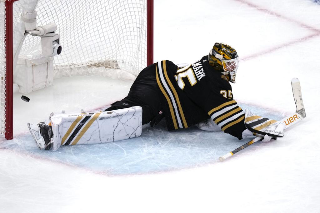 Bruins must return to their desperate ways for Games 3 and 4 in Toronto