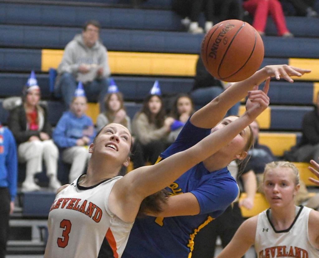 Mankato Loyola gals can’t dig out of hole in loss to Cleveland